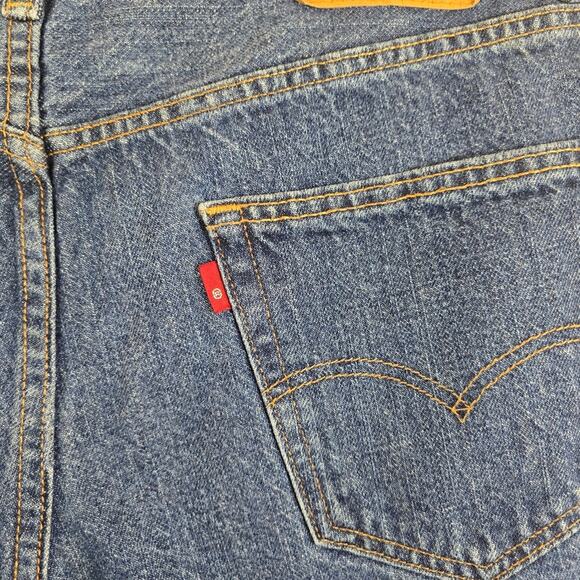 W Levi's 550 Men's Blue Jean Denim Shorts Waist Size 36 Dad Jorts Casual Summer - Picture 7 of 9